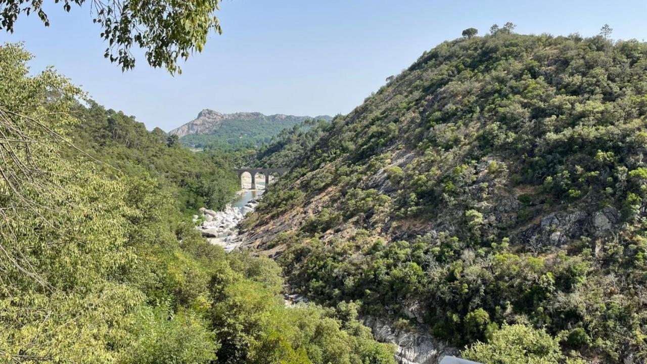 Hotel & Restaurant Les 3 Barbus Anduze Exterior photo